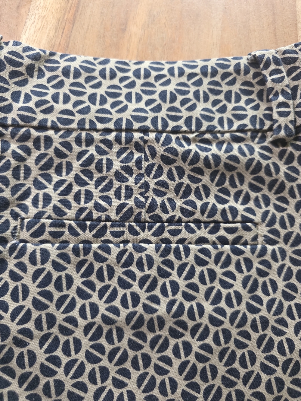 Banana Republic Black/Cream Patterned Ryan Fit Dress Shorts,quiet Luxury, Size 4 - Picture 10 of 16